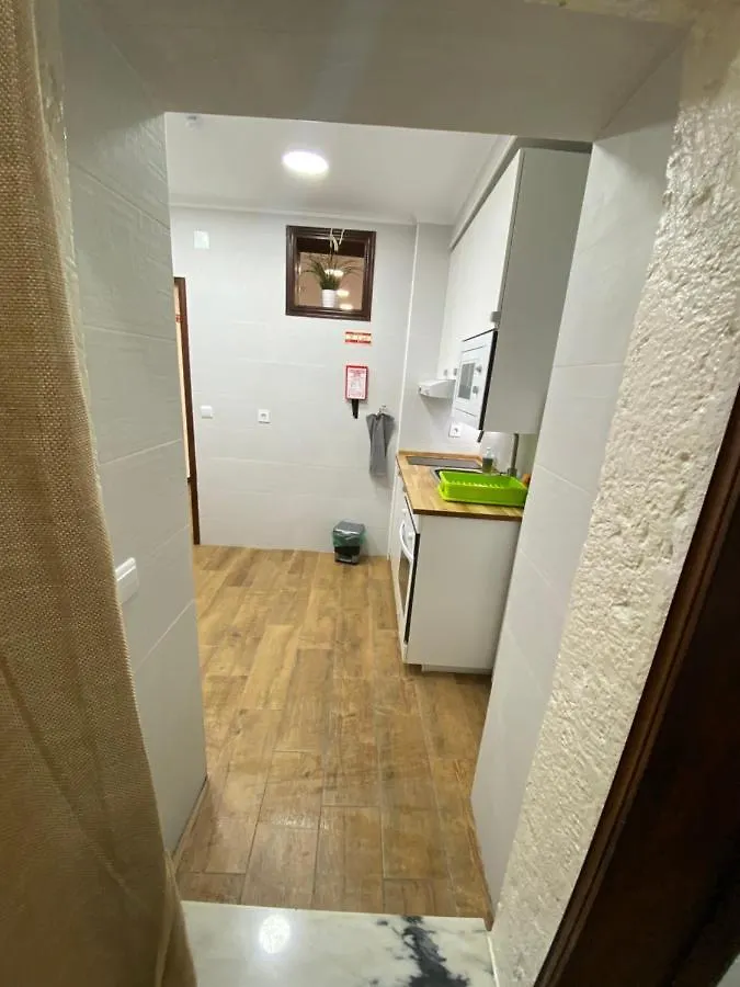 Estudio T41 - City Historic Center Lisbona 0*,